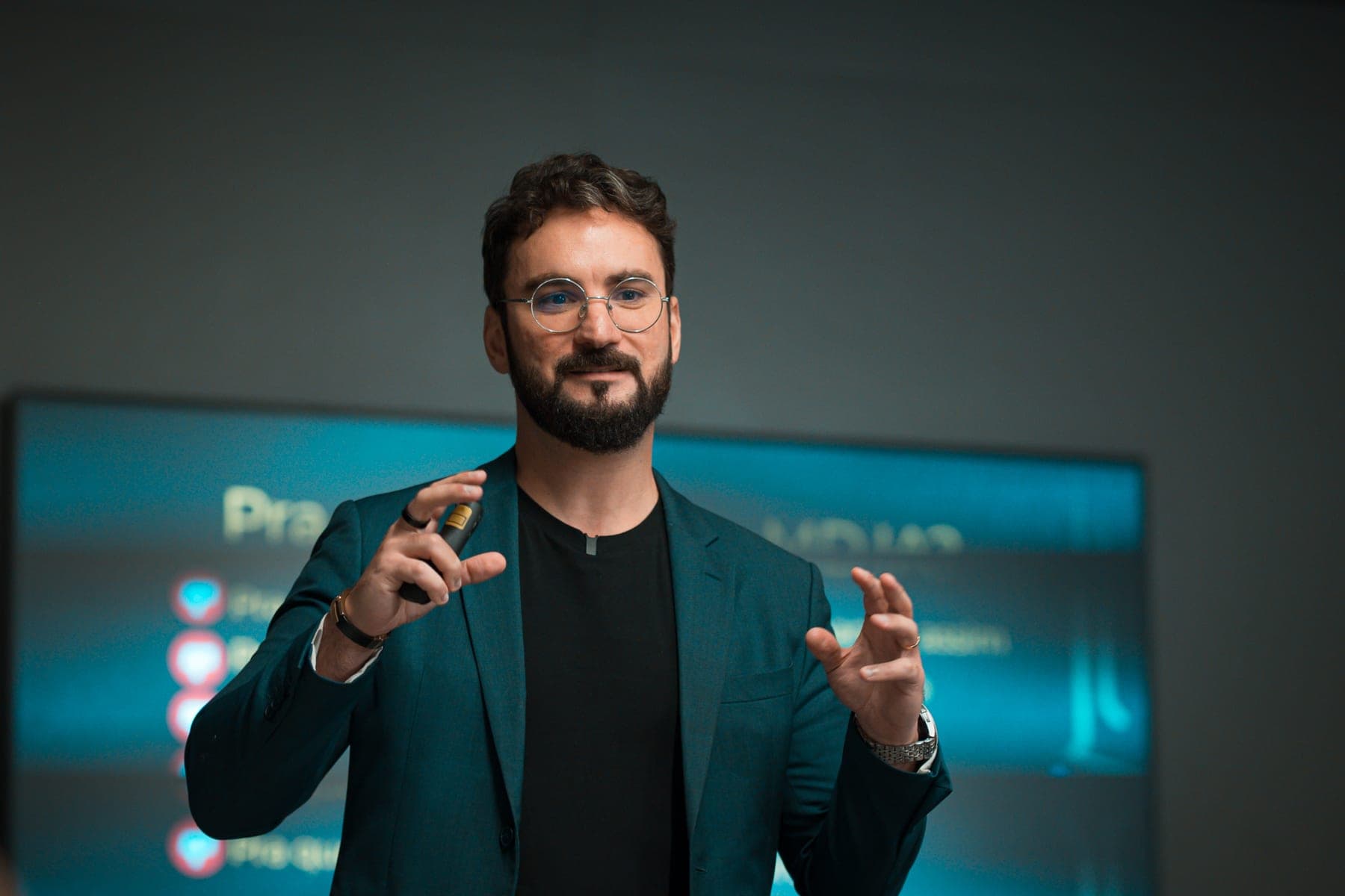 Dr. Daniel Dorta, médico e fundador da MD.IA, durante apresentação